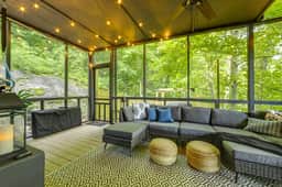 Misty Valley BnB ~ Hot Tub ~ Game Room ~ Netflix