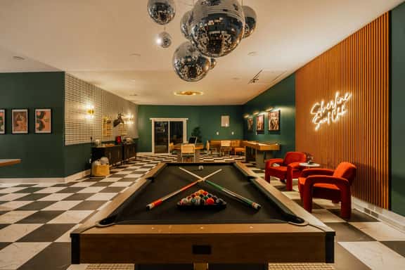 Silverline Social Club |Pool|Gameroom|HT|Sauna - Image 1