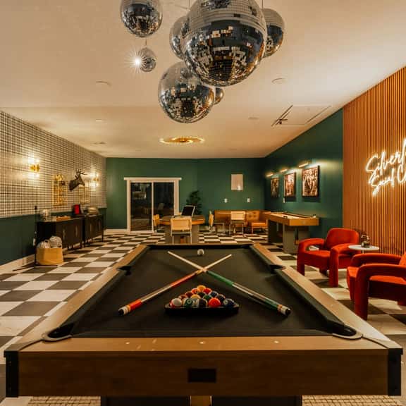 Silverline Social Club |Pool|Gameroom|HT|Sauna - Image 1
