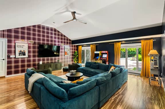 Silverline Social Club |Pool|Gameroom|HT|Sauna