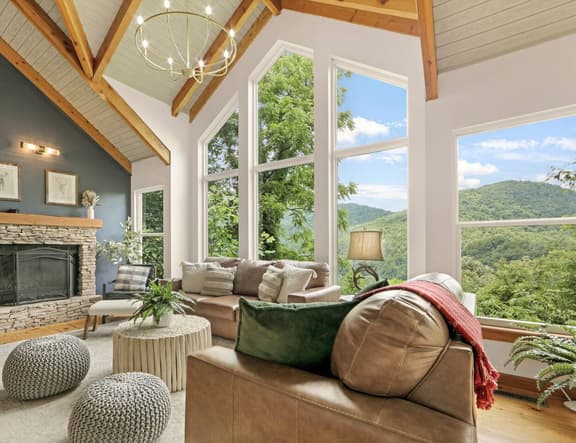 Misty Valley BnB ~ Hot Tub ~ Game Room ~ Netflix